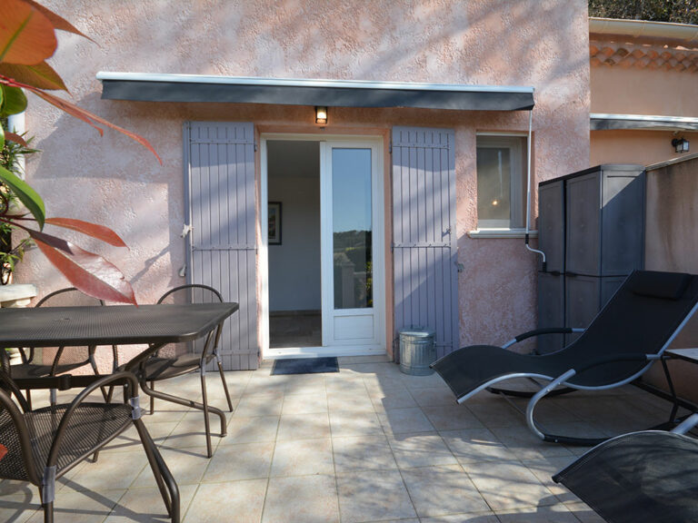 Chez Monique & Sa Fille à Bédoin - Chambre Twin Bleue avec kitchenette