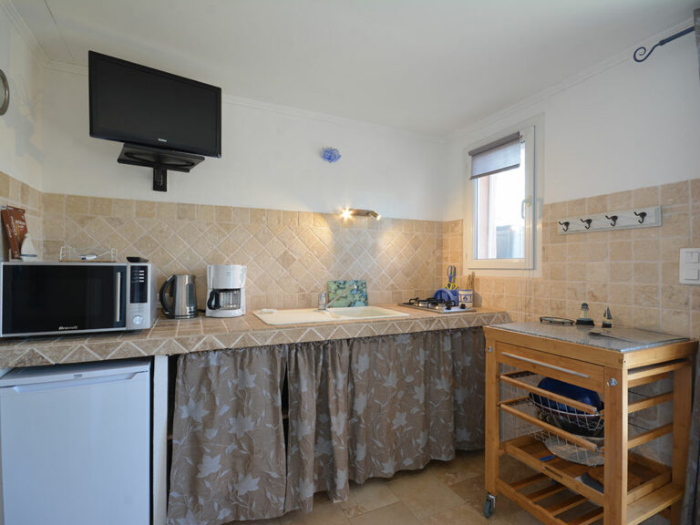 Chez Monique & Sa Fille à Bédoin - Chambre Twin Bleue avec kitchenette