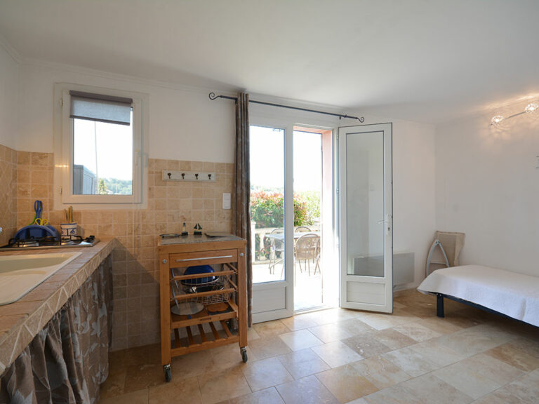 Chez Monique & Sa Fille à Bédoin - Chambre Twin Bleue avec kitchenette