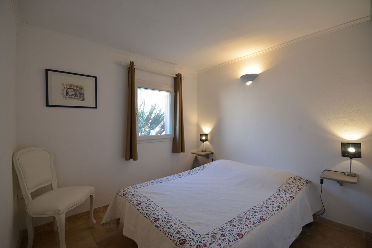 Chez Monique & Sa Fille à Bédoin - Chambre Twin Bleue avec kitchenette