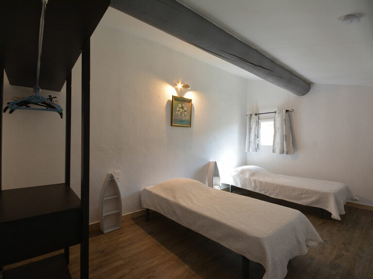 Chez Monique & Sa Fille à Bédoin - Chambre Twin Marine avec kitchenette