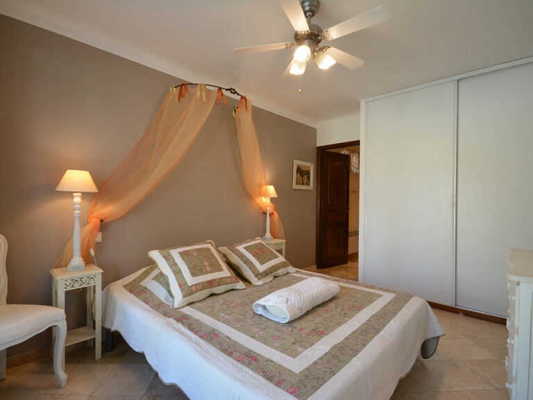 Chez Monique & Sa Fille à Bédoin - Chambre Saumon