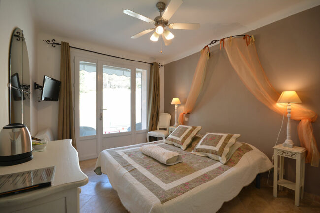 Chez Monique & Sa Fille à Bédoin - Chambre Saumon