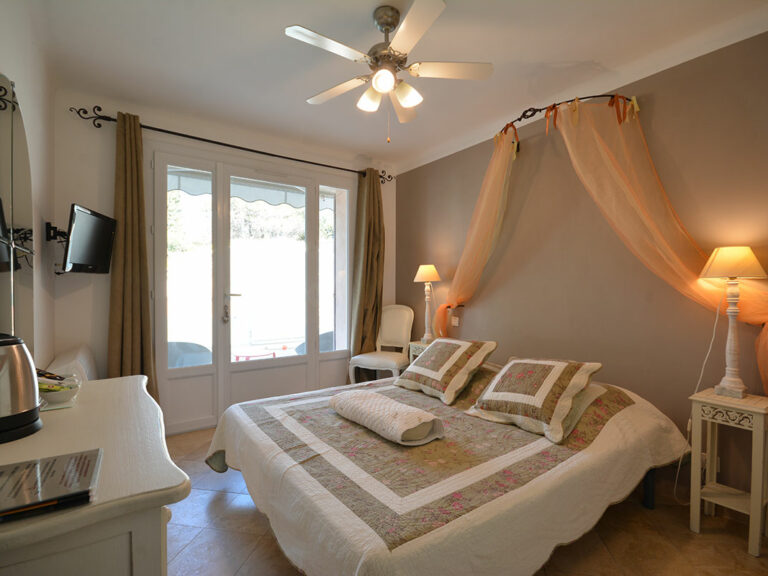 Chez Monique & Sa Fille à Bédoin - Chambre Saumon